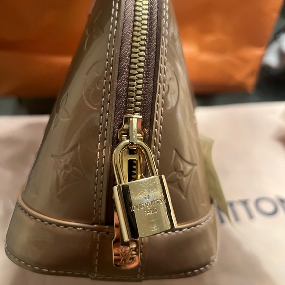 Louis Vuitton Gold Vernis Alma BB mini 2way NIB MPN: M50567 ❌❌SOLD❌❌ - Picture 10 of 16